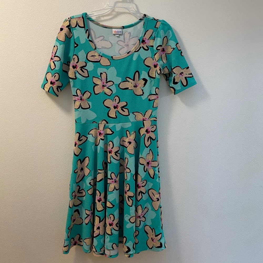 Lularoe Amelia floral dress medium nwot